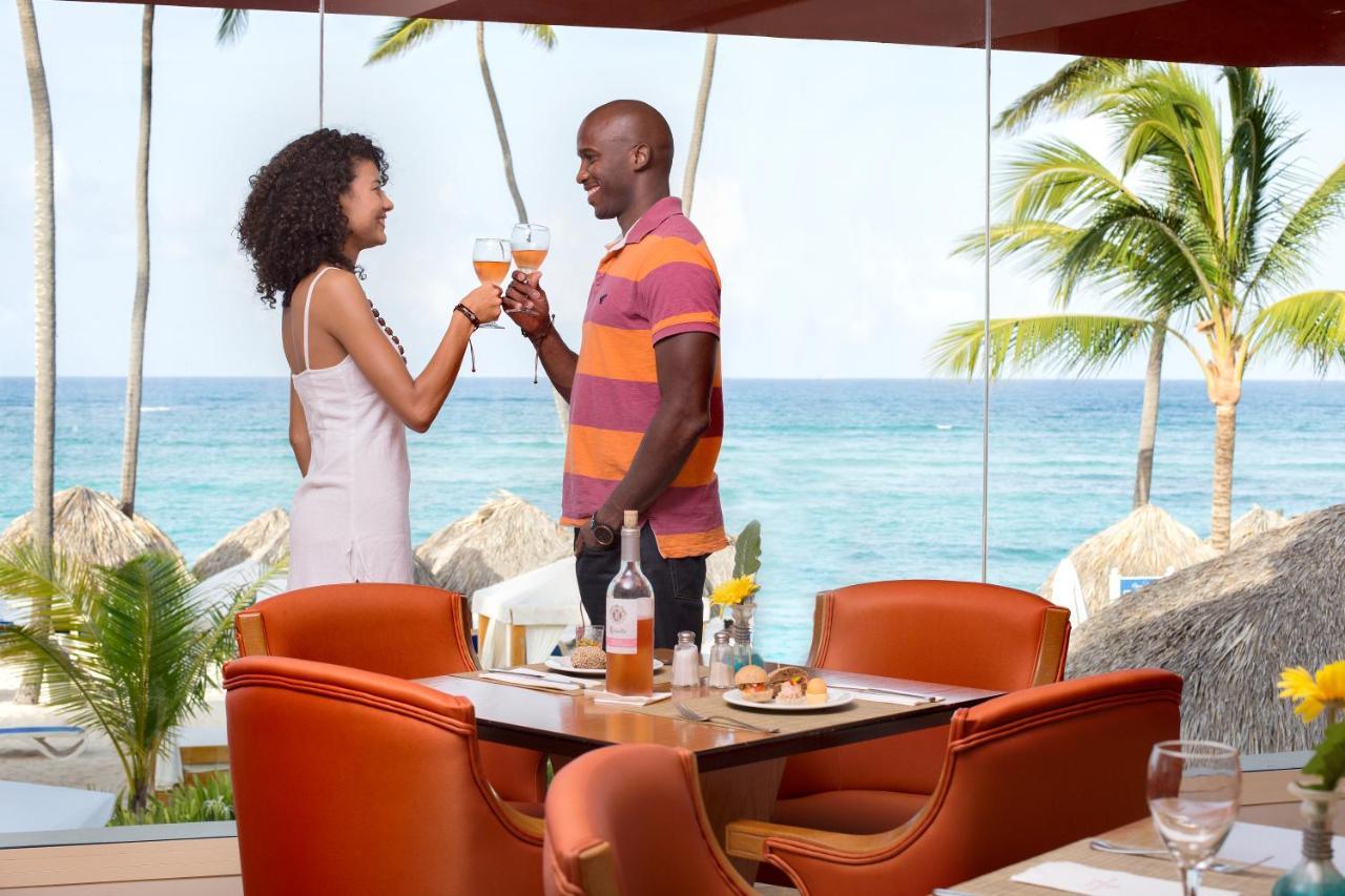 Majestic Elegance Punta Cana (Adults Only) Εξωτερικό φωτογραφία A couple at the restaurant