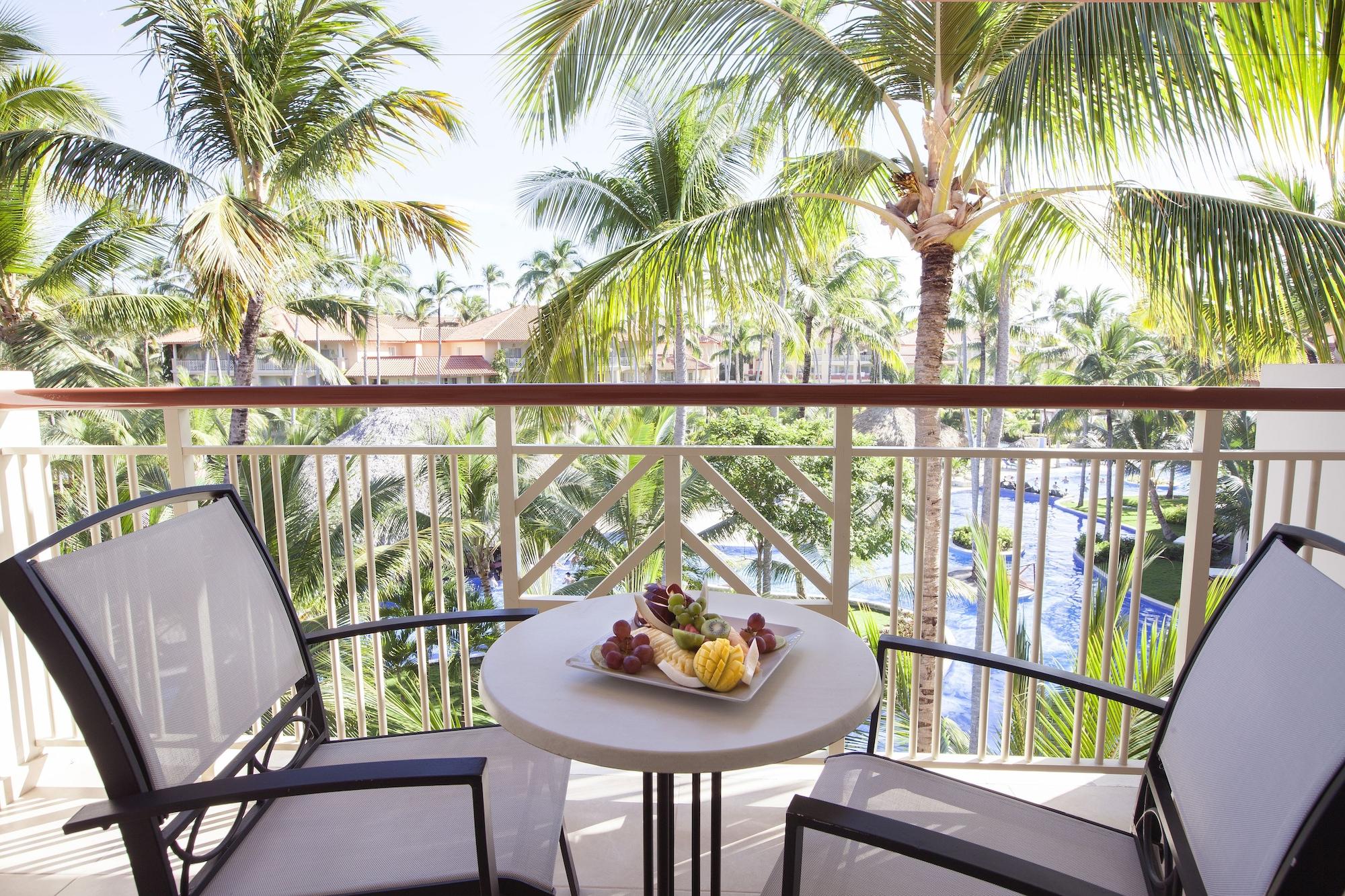Majestic Elegance Punta Cana (Adults Only) Εξωτερικό φωτογραφία A balcony at the Atlantis Paradise Island