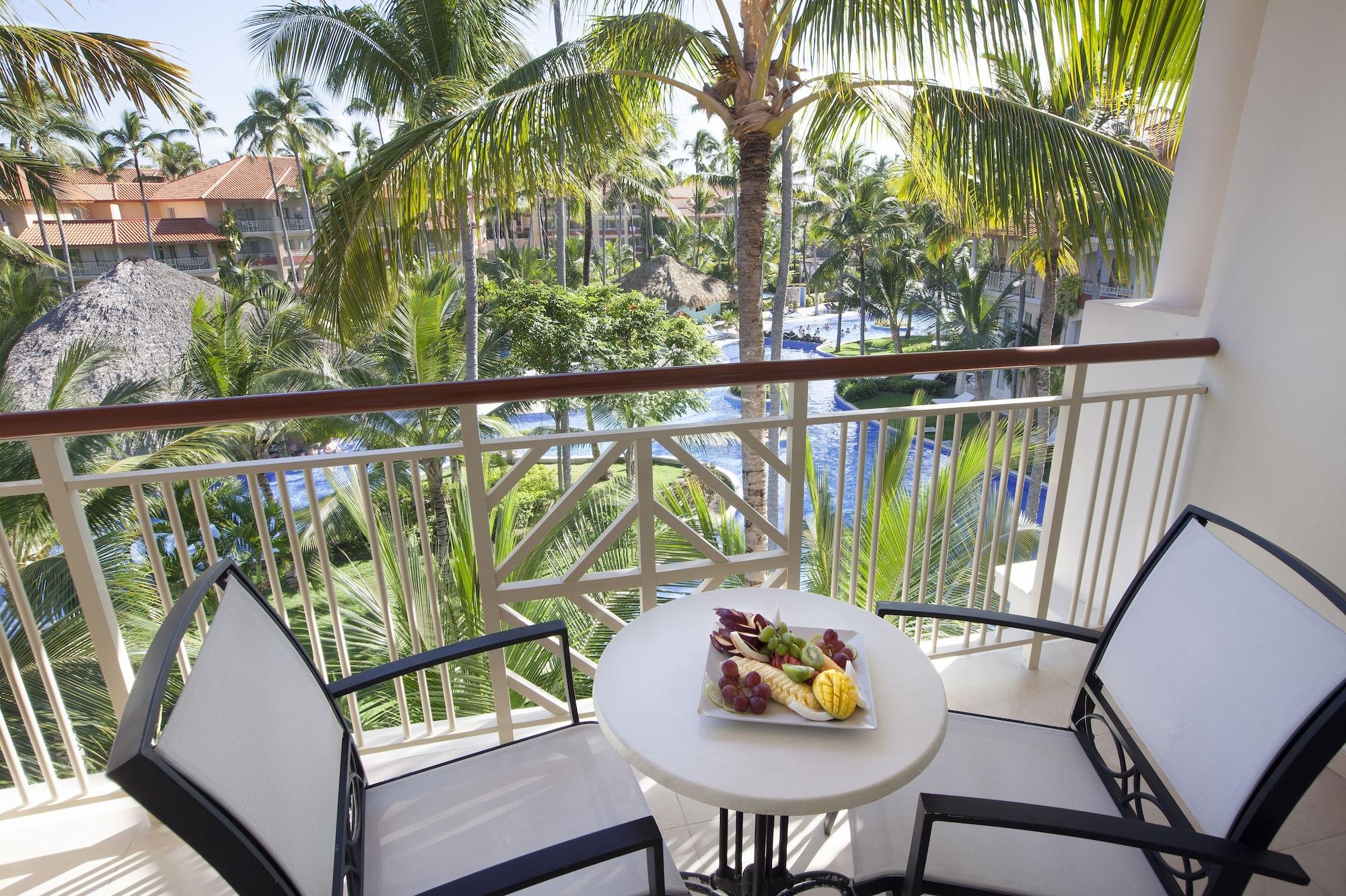 Majestic Elegance Punta Cana (Adults Only) Εξωτερικό φωτογραφία A balcony at the Atlantis Paradise Island
