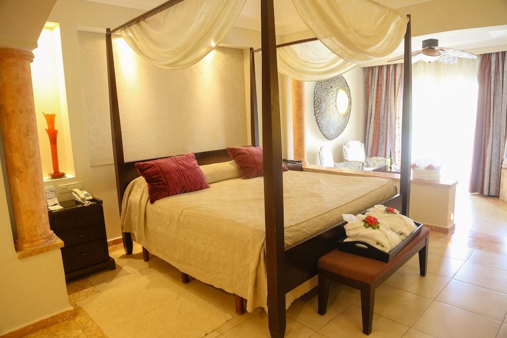 Majestic Elegance Punta Cana (Adults Only) Εξωτερικό φωτογραφία A room at the Hard Rock Hotel
