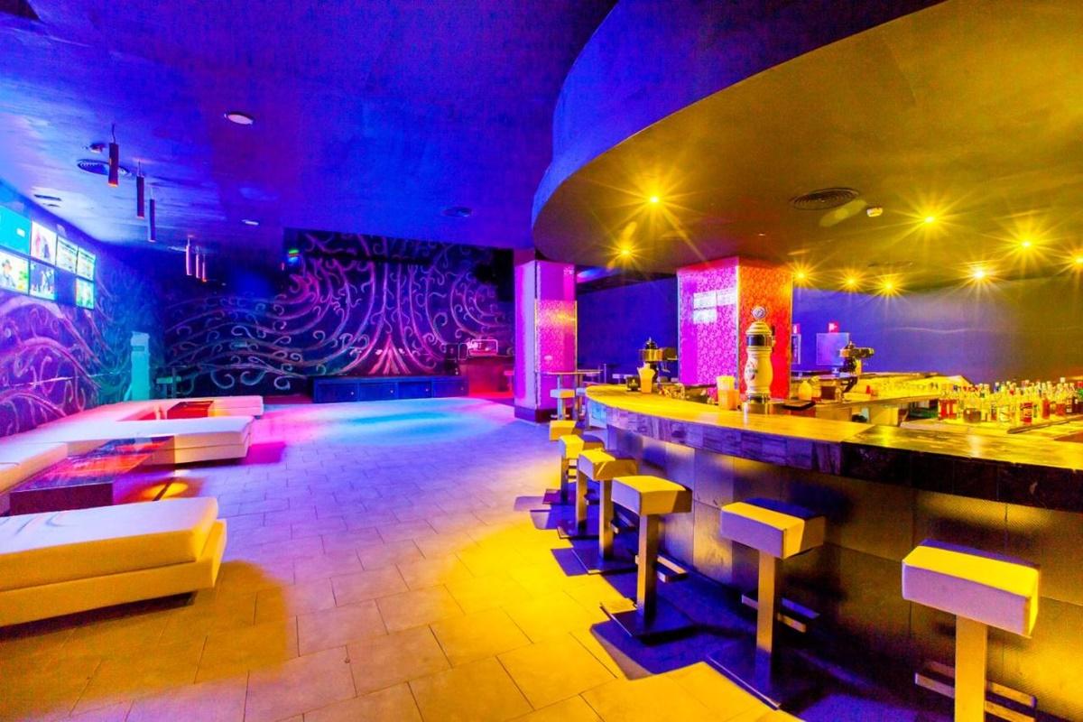 Majestic Elegance Punta Cana (Adults Only) Εξωτερικό φωτογραφία The interior of the nightclub