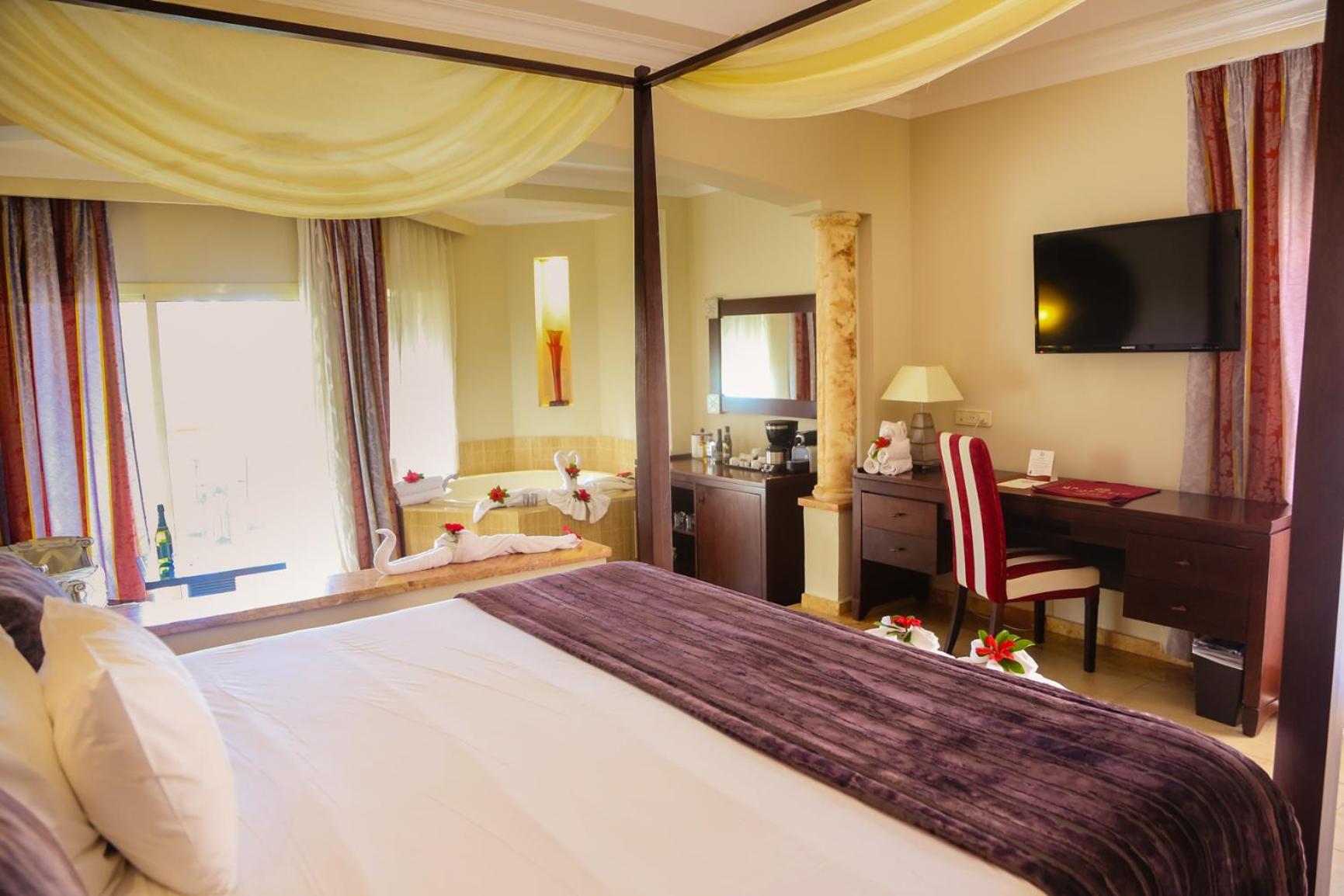 Majestic Elegance Punta Cana (Adults Only) Δωμάτιο φωτογραφία A room at the hotel