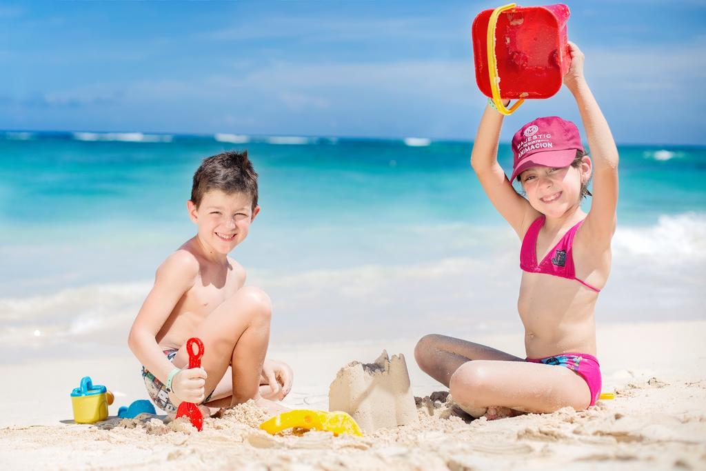 Majestic Elegance Punta Cana (Adults Only) Εξωτερικό φωτογραφία Children playing on the beach