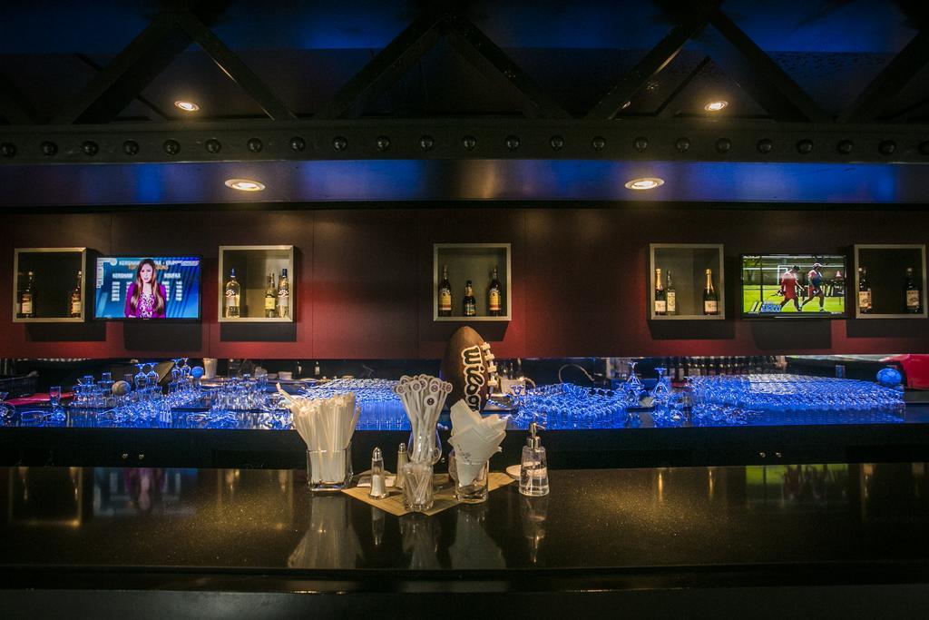 Majestic Elegance Punta Cana (Adults Only) Εξωτερικό φωτογραφία The bar at the 2015 FIFA Club World Cup