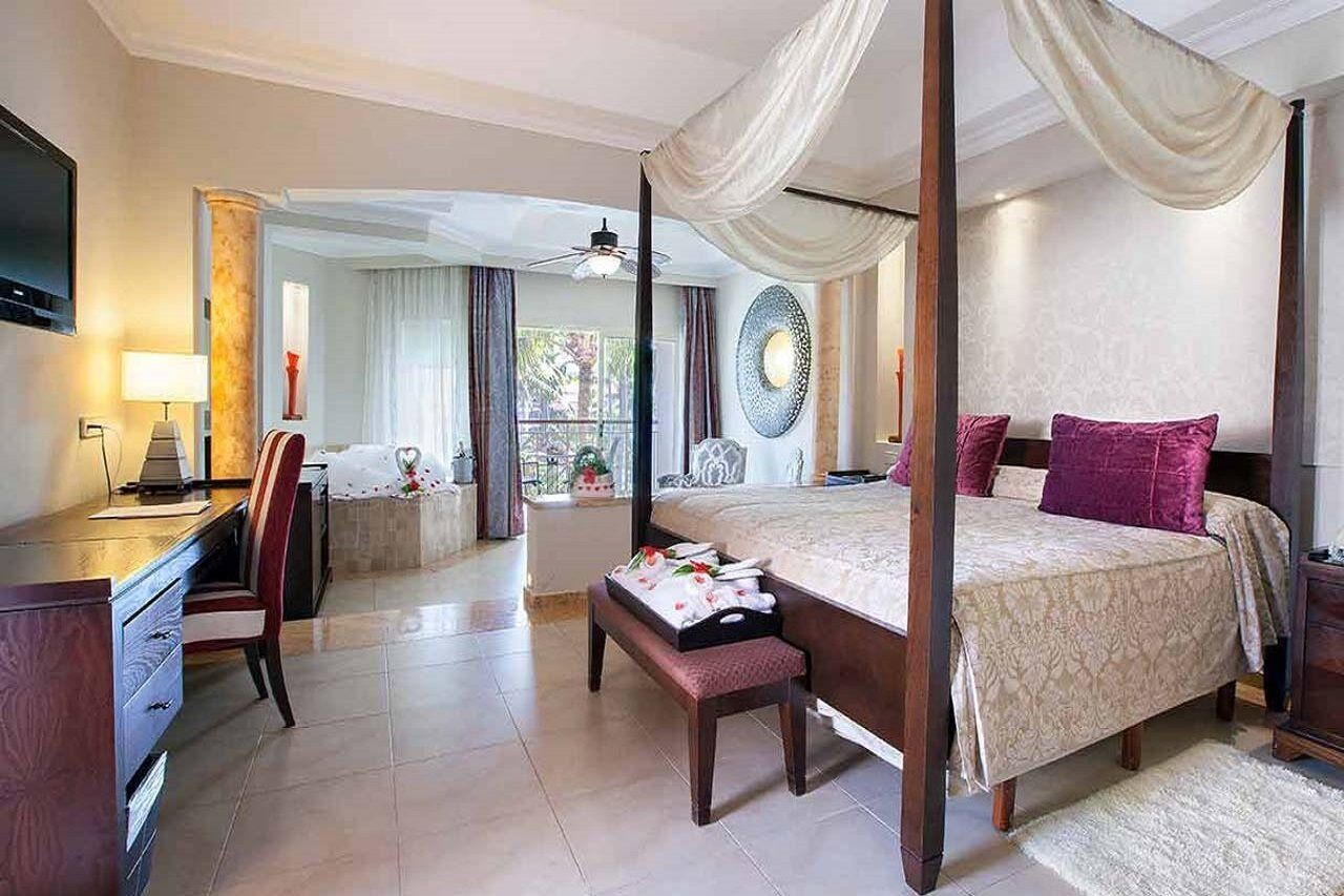 Majestic Elegance Punta Cana (Adults Only) Εξωτερικό φωτογραφία A suite at the hotel